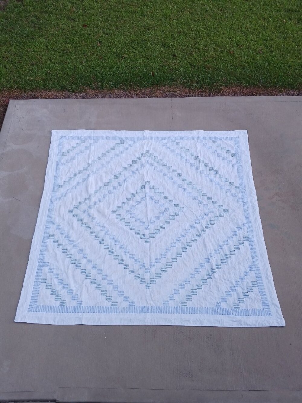 Arch Quilts Elmsford NY Diamond pattern Quilt QUEEN